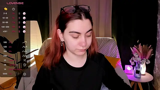 hannacheekss  online show from March 13, 2:16 am