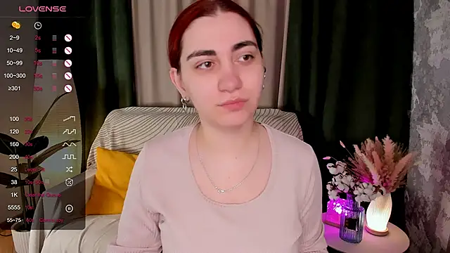 hannacheekss  online show from April 24, 2:13 am