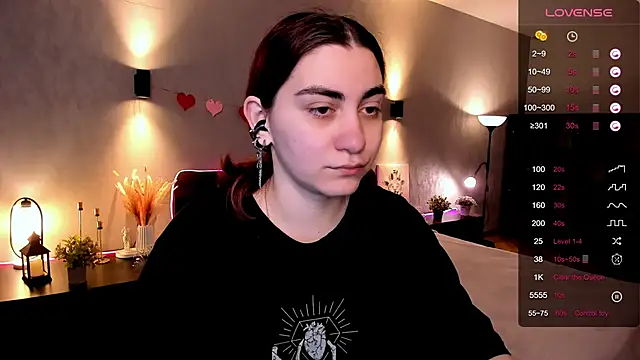 Snapshot of hannacheekss_ chatting on October 2, 1:53 am hannacheekss online show from October 2, 1:53 am