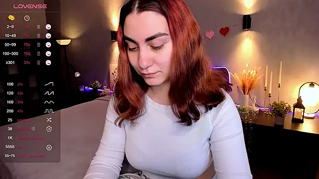 Snapshot of hannacheekss_ chatting on October 7, 2:12 am hannacheekss online show from October 7, 2:12 am