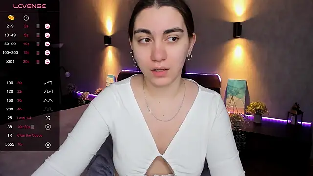 Snapshot of hannacheekss_ chatting on March 17, 1:57 am hannacheekss online show from March 17, 1:57 am
