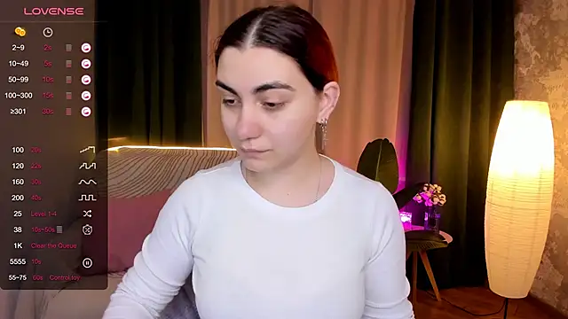 Snapshot of hannacheekss_ chatting on September 24, 2:07 am hannacheekss online show from September 24, 2:07 am