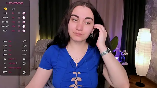 Snapshot of hannacheekss_ chatting on February 15, 5:41 am hannacheekss online show from February 15, 5:41 am