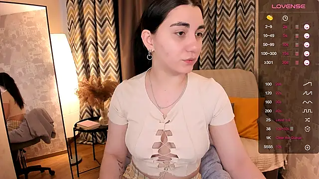 Snapshot of hannacheekss_ chatting on March 11, 2:21 am hannacheekss online show from March 11, 2:21 am