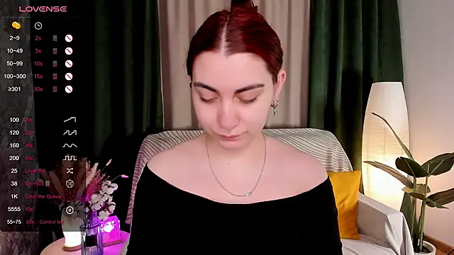 hannacheekss  online show from April 21, 2:03 am