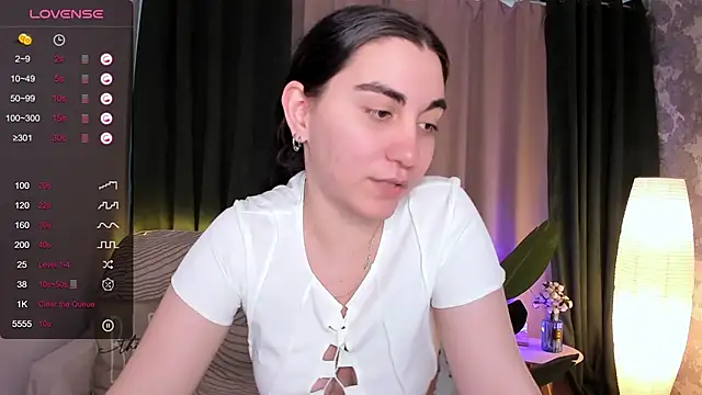 Snapshot of hannacheekss_ chatting on March 5, 10:22 am hannacheekss online show from March 5, 10:22 am