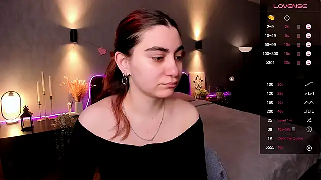 hannacheekss  online show from March 26, 2:10 am