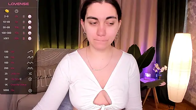 Snapshot of hannacheekss_ chatting on March 19, 2:05 am hannacheekss online show from March 19, 2:05 am