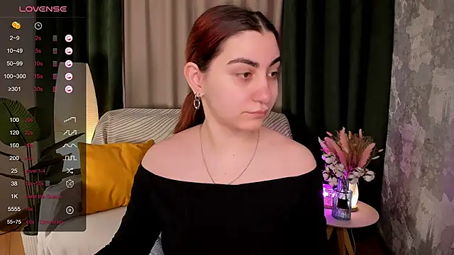 hannacheekss  online show from April 8, 1:51 am