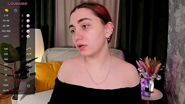 hannacheekss  online show from April 9, 2:02 am