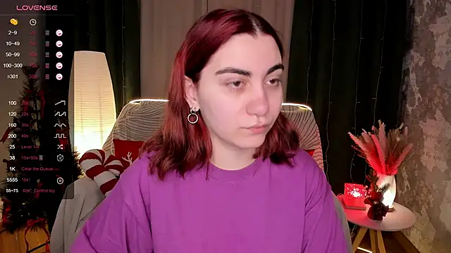 hannacheekss  online show from December 5, 2:00 am