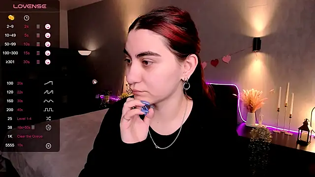 hannacheekss  online show from March 12, 2:06 am