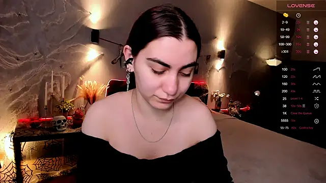 Snapshot of hannacheekss_ chatting on October 21, 2:00 am hannacheekss online show from October 21, 2:00 am