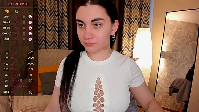 Snapshot of hannacheekss_ chatting on February 25, 8:14 am hannacheekss online show from February 25, 8:14 am