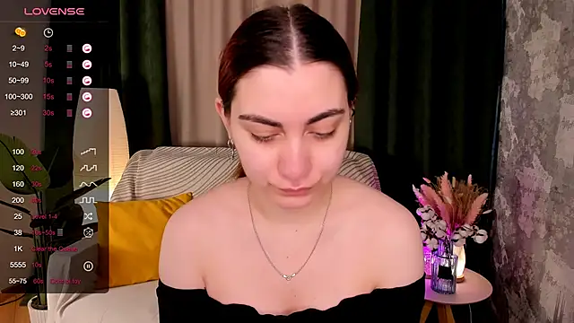 hannacheekss  online show from April 11, 2:08 am