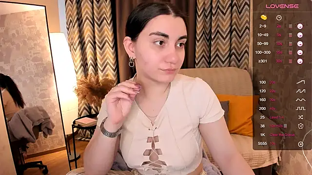 Snapshot of hannacheekss_ chatting on March 11, 5:24 am hannacheekss online show from March 11, 5:24 am