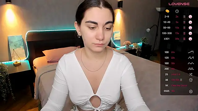 Snapshot of hannacheekss_ chatting on February 7, 6:56 am hannacheekss online show from February 7, 6:56 am