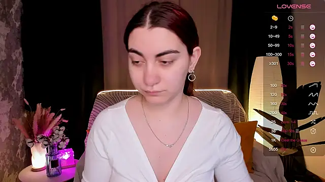 hannacheekss  online show from February 6, 1:56 am