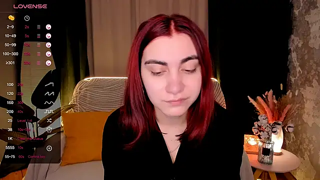 hannacheekss  online show from November 25, 2:01 am