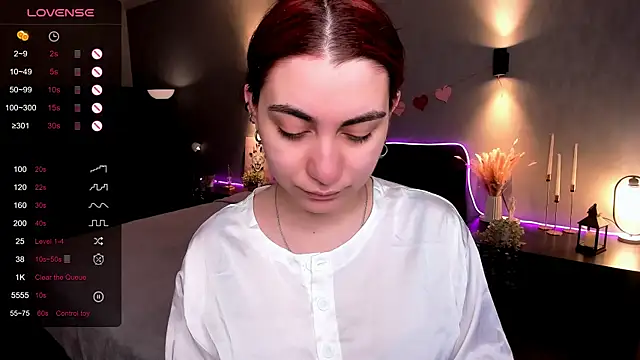 hannacheekss  online show from April 28, 2:27 am