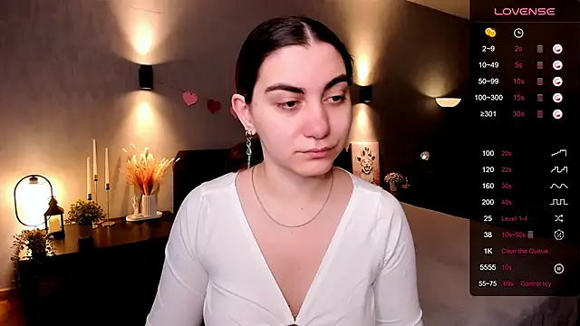 hannacheekss  online show from November 4, 2:04 am