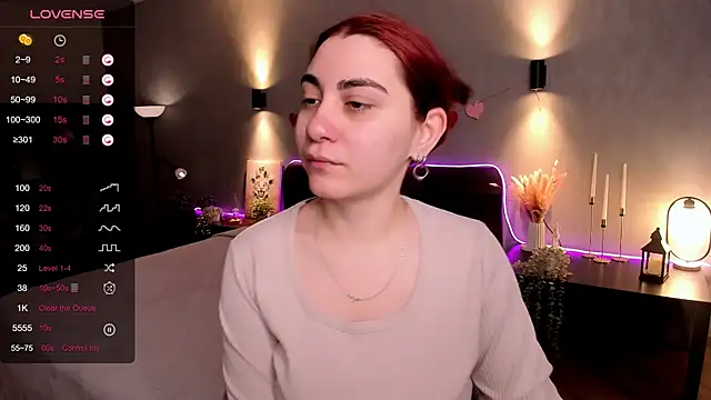 hannacheekss  online show from April 15, 2:06 am