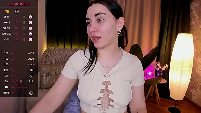 Snapshot of hannacheekss_ chatting on March 10, 11:23 am hannacheekss online show from March 10, 11:23 am