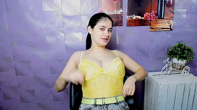 Snapshot of AliceSexyyy_ chatting on November 5, 11:13 am AliceSexyyy online show from November 5, 11:13 am