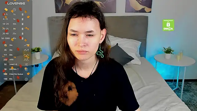 Emily Strikeee online show from November 3, 9:57 am