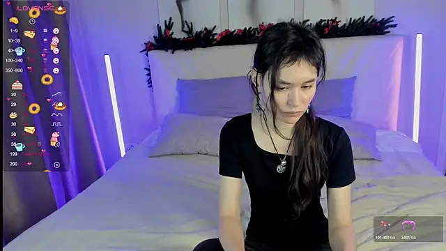 Emily Strikeee online show from December 5, 10:25 am