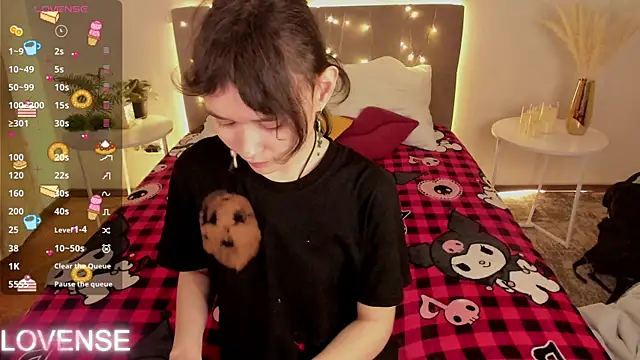 Emily Strikeee online show from April 12, 1:31 am