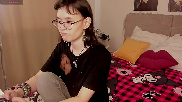 Emily Strikeee online show from March 19, 4:23 am