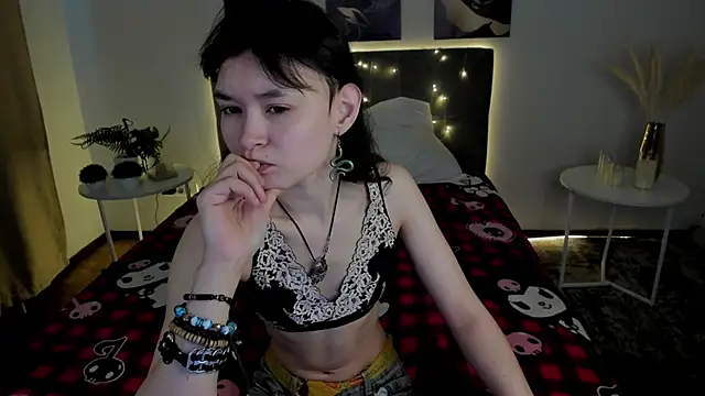 Emily Strikeee online show from April 24, 1:29 am