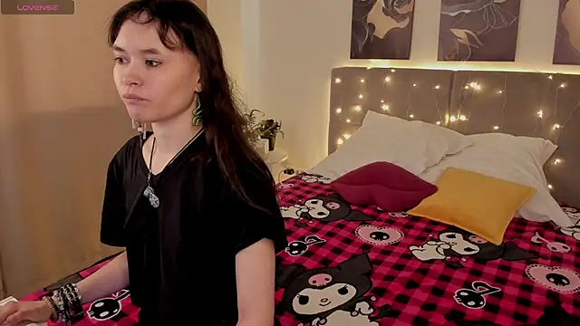 Emily Strikeee online show from May 4, 1:53 am