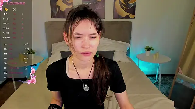 Emily Strikeee online show from November 7, 9:58 am