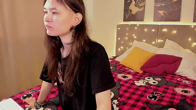 Emily Strikeee online show from May 14, 1:57 am