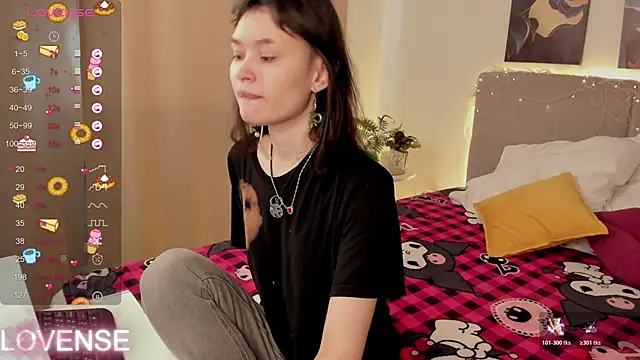 Emily Strikeee online show from March 12, 4:18 am