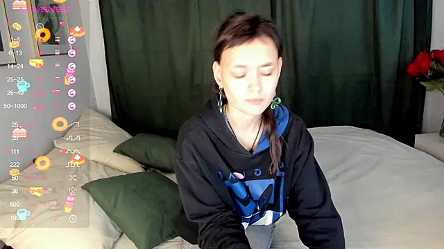 Emily Strikeee online show from September 28, 10:00 am