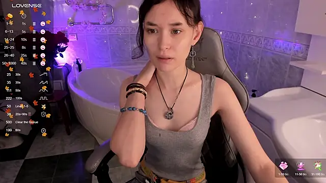 Emily Strikeee online show from November 12, 9:57 am