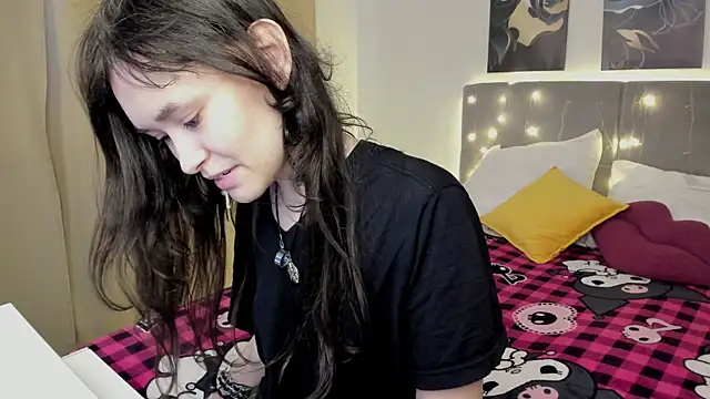 Emily Strikeee online show from May 7, 1:43 am