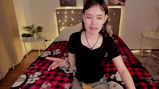Emily Strikeee online show from April 27, 1:36 am