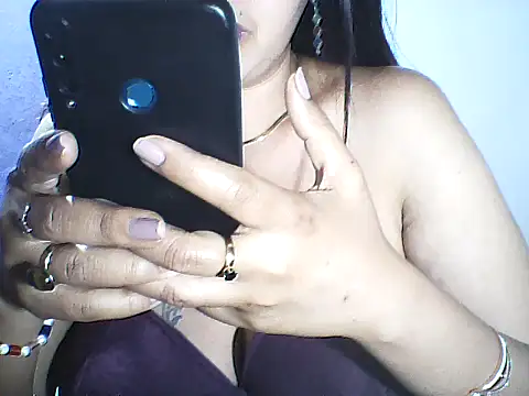 layanah12 online show from January 11, 7:10 pm