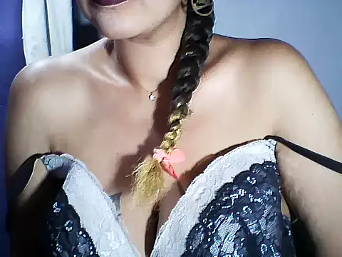 layanah12 online show from October 7, 2:40 pm