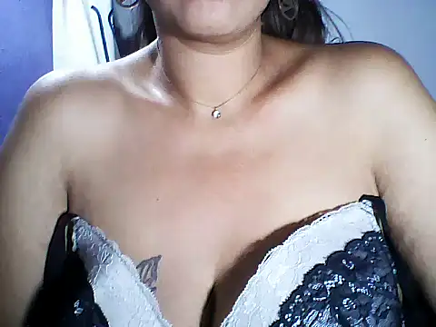 layanah12 online show from December 3, 3:33 pm