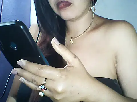 layanah12 online show from April 12, 2:20 pm