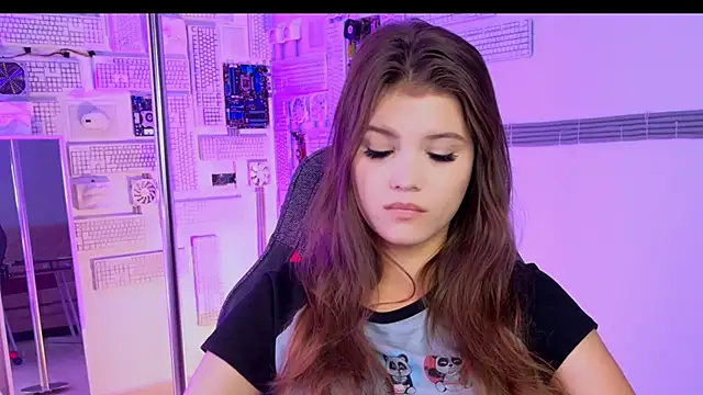 Snapshot of EvaThopson chatting on September 19, 6:17 am EvaThopson online show from September 19, 6:17 am