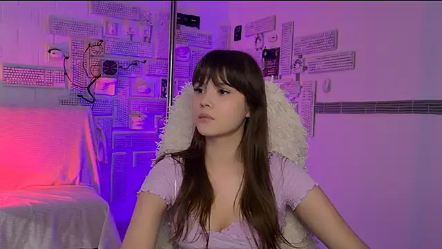 EvaThopson online show from April 3, 9:05 am