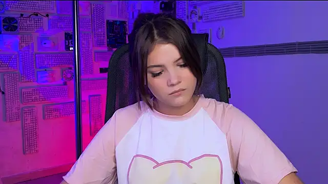 Snapshot of EvaThopson chatting on November 21, 8:24 am EvaThopson online show from November 21, 8:24 am