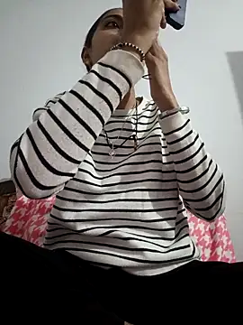 Snapshot of pikubaby chatting on November 29, 6:52 pm pikubaby online show from November 29, 6:52 pm