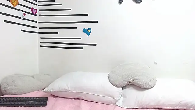 Emawalker  online show from December 22, 8:20 pm